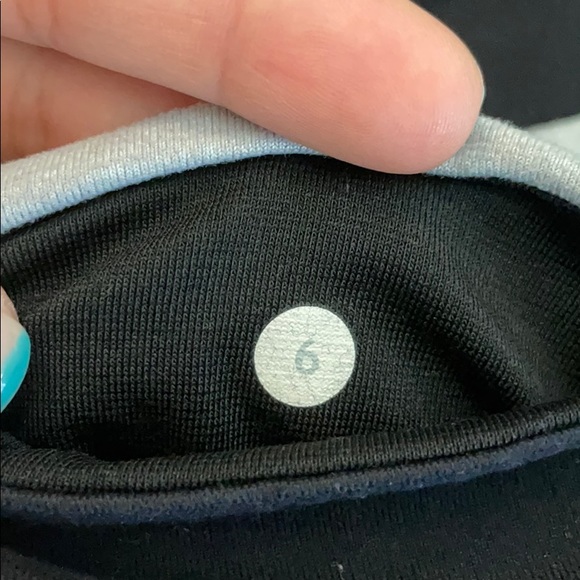 Lululemon reversible wunder under crop size 6 - Picture 4 of 4